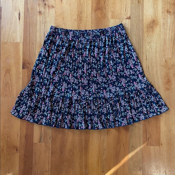 NWOT Loft pleated skirt - Picture 3 of 11